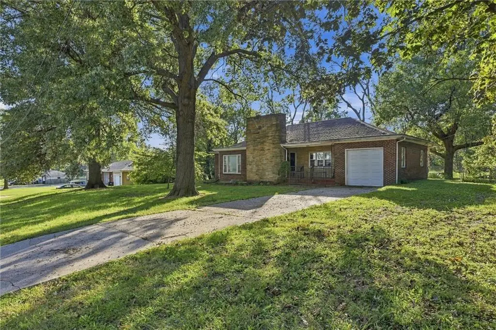 8614 Evanston Avenue, Raytown, MO 64138 - #1