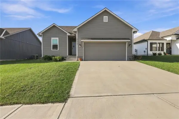 27319 E Sycamore Street, Lake Lotawana, MO 64086