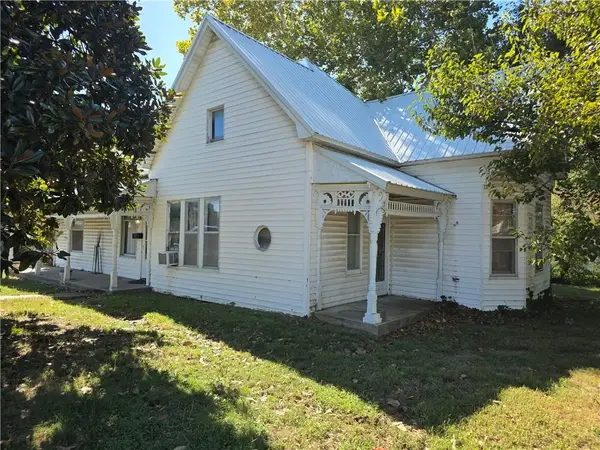 114 W Joe Davis Street, El Dorado Springs, MO 64744