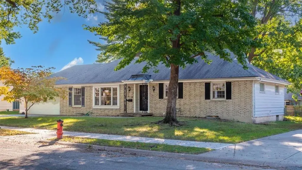11000 Washington Street, Kansas City, MO 64114 - #1