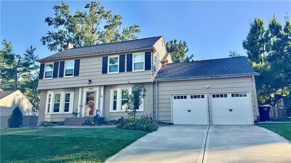 1203 Romany Road, Kansas City, MO 64113