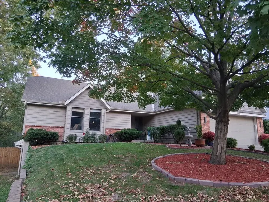 6911 N Flora Avenue, Gladstone, MO 64118 - #2