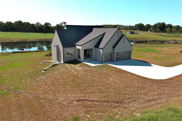 16055 Eisenhower Road, Leavenworth, KS 66048