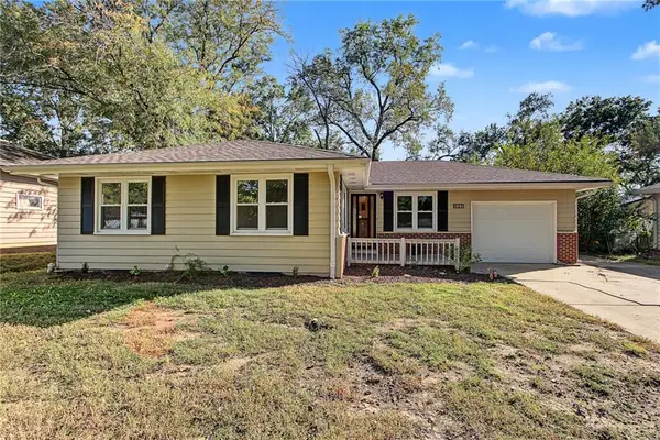 827 W 22nd Street, Lawrence, KS 66046