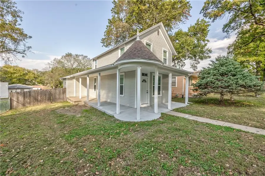 903 N 12th Street, Leavenworth, KS 66048 - #2