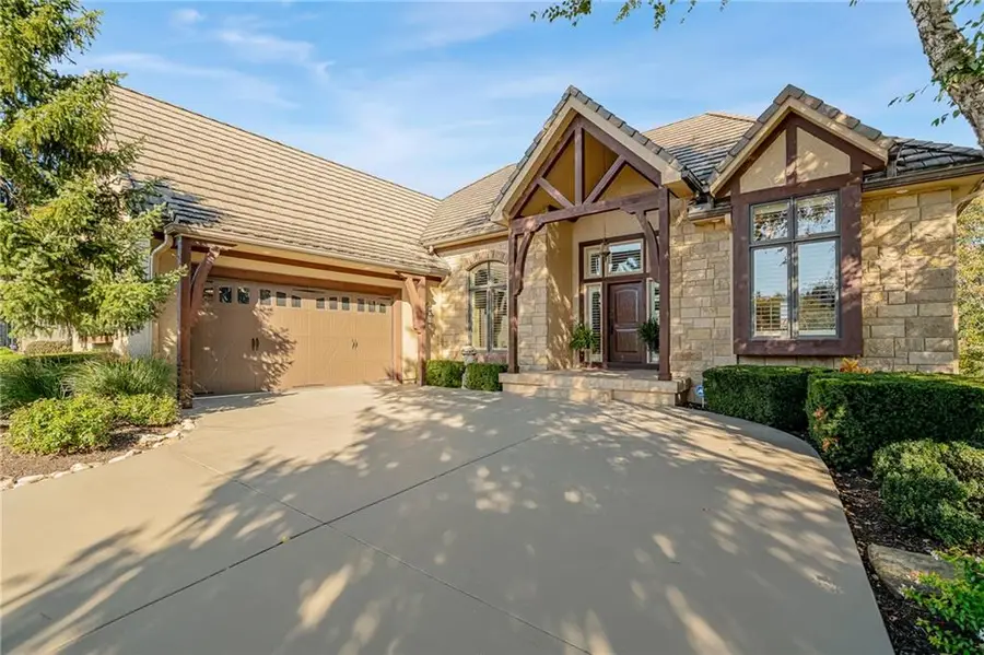8959 Chestnut Street, Lenexa, KS 66220 - #2