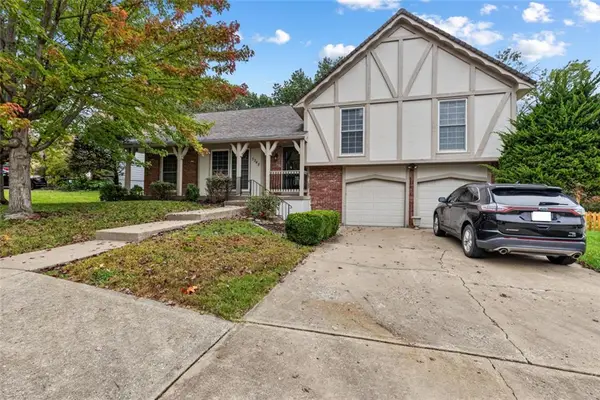 5348 W 102 Street, Overland Park, KS 66207