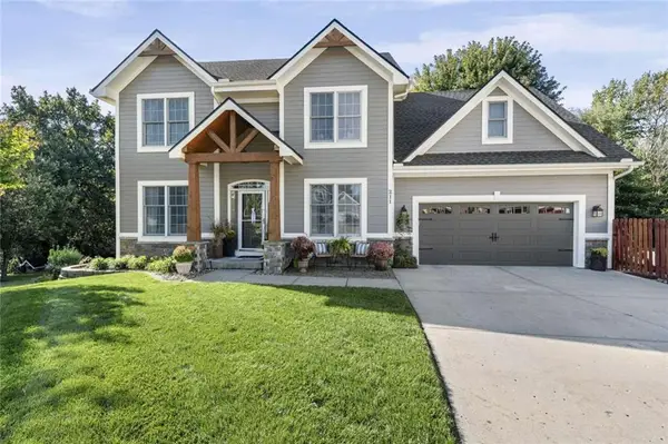 211 Surrey Court, Smithville, MO 64089