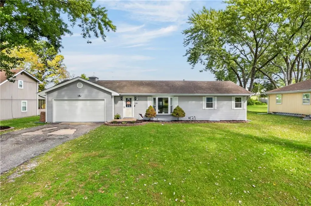 114 W 8th Street, Kearney, MO 64060 - #1