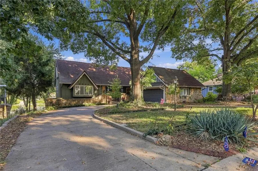 6825 Lakeshore Drive, Raytown, MO 64133 - #3
