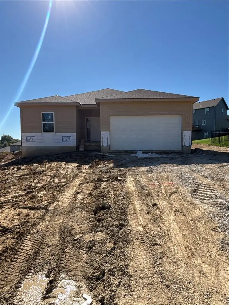 16129 James Court, Parkville, MO 64151 - #2