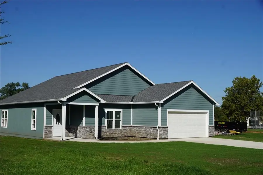 703 N Jefferson Street, Spring Hill, KS 66083 - #2