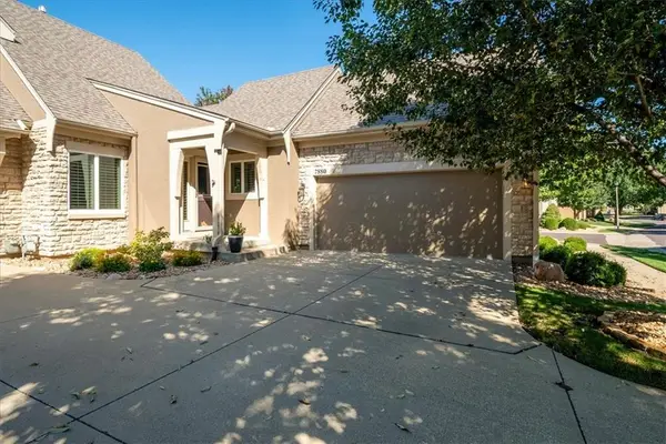 7870 W 157th Terrace, Overland Park, KS 66223