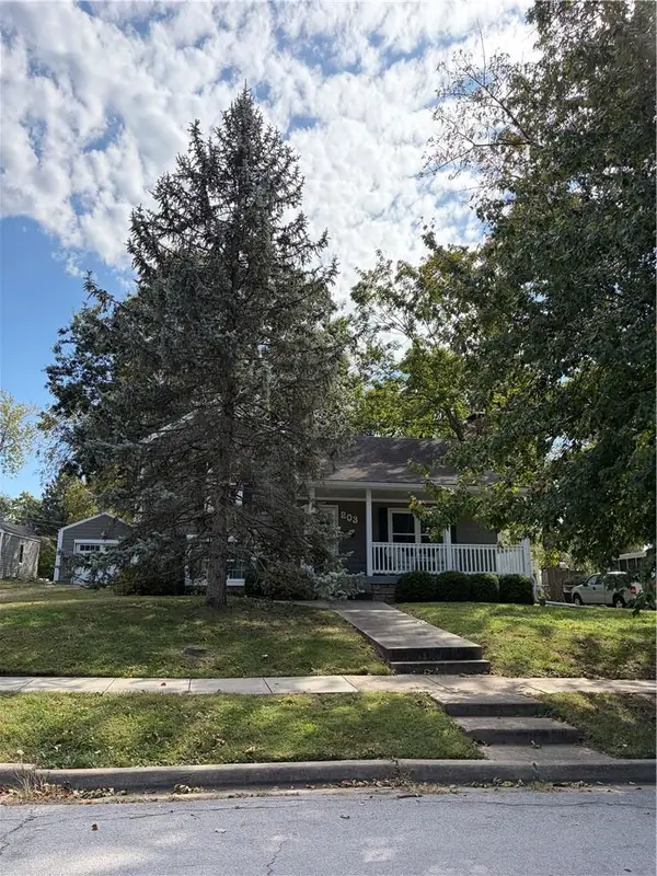 203 SE 4th Street, Lee's Summit, MO 64063