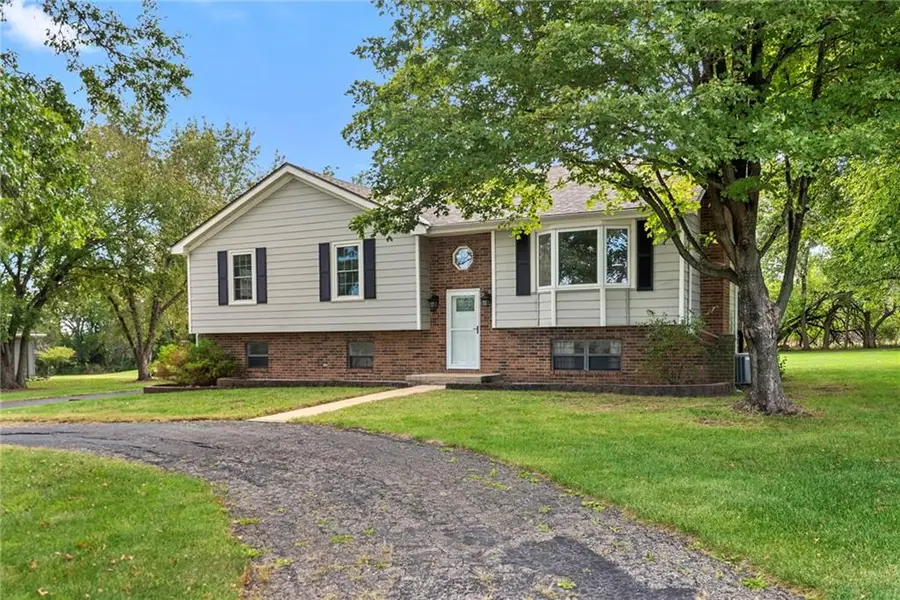 7001 W. 202nd Terrace, Stilwell, KS 66013 - #3