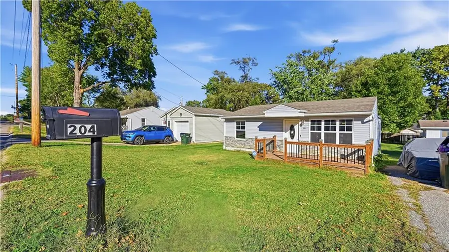 204 N 17th Street, Leavenworth, KS 66048 - #2