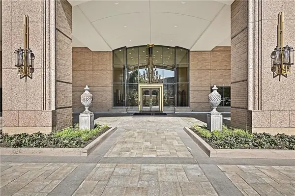 400 W 49th Terrace #2052, Kansas City, MO 64112