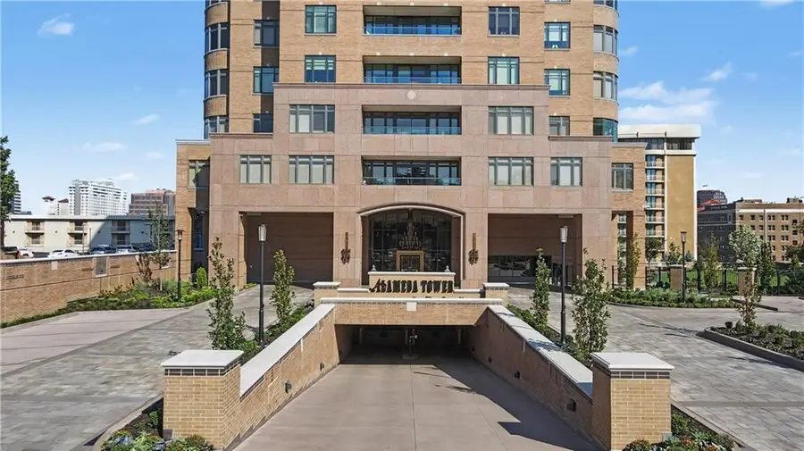 400 W 49th Terrace #2052, Kansas City, MO 64112 - #2