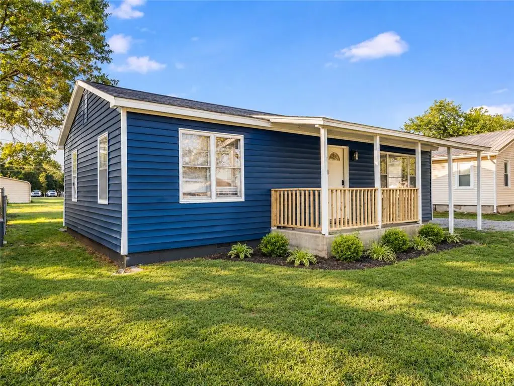117 W Jackson Street, Coffeyville, KS 67337 - #1