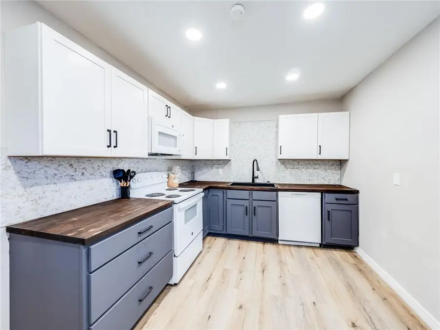 117 W Jackson Street, Coffeyville, KS 67337 - #3