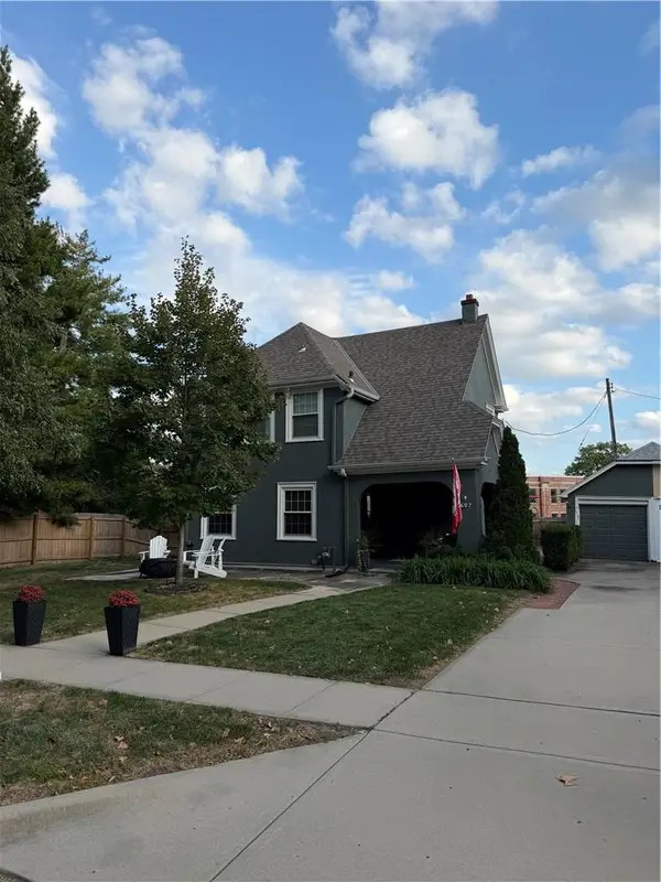 407 Greenway Terrace, Kansas City, MO 64113