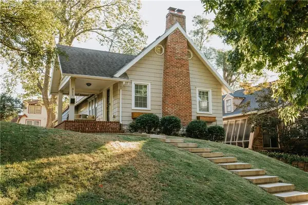 311 E Dartmouth Road, Kansas City, MO 64113