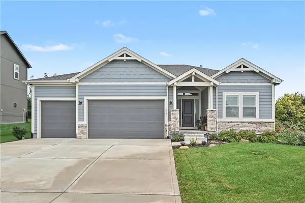 3204 SW Arbor Sound Drive, Lee's Summit, MO 64082