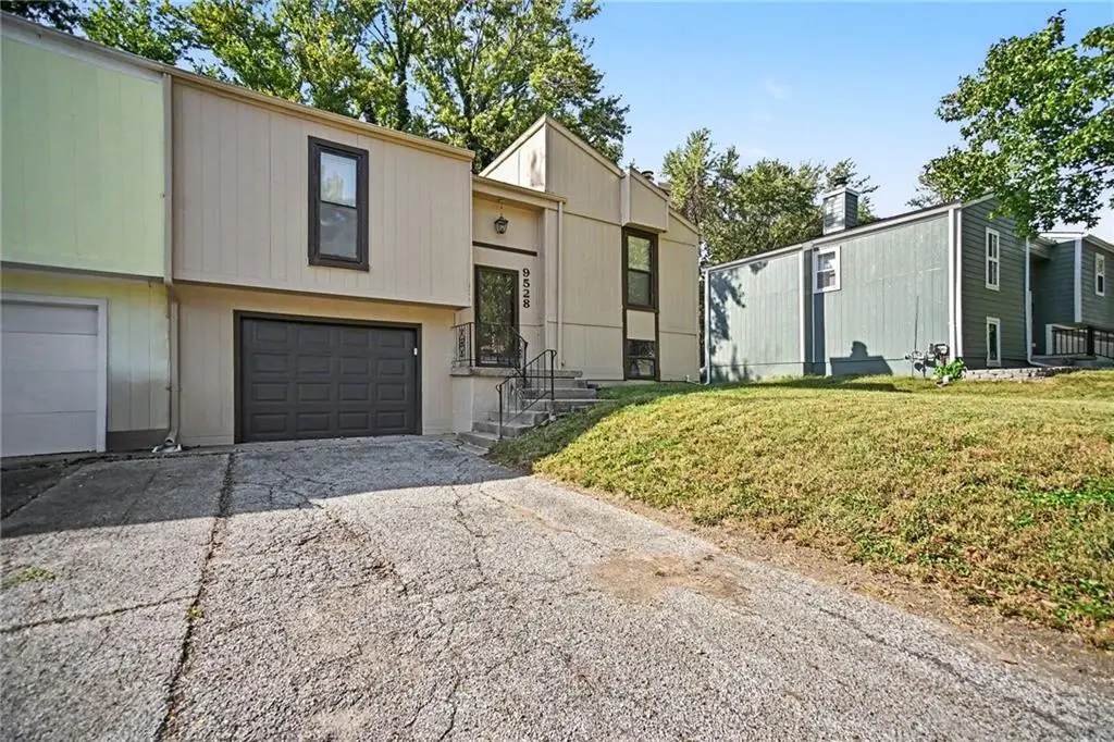 9528 Manning Avenue, Kansas City, MO 64134 - #1