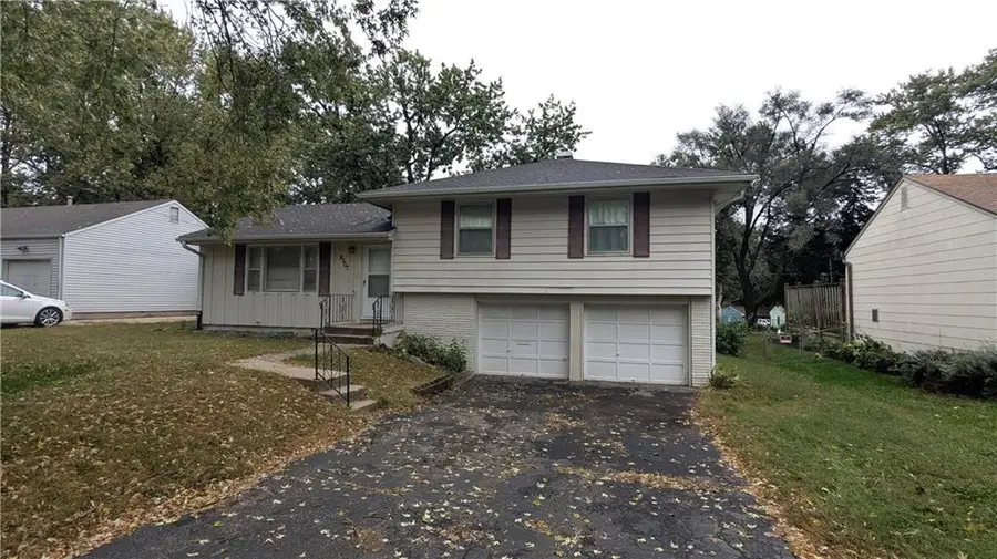 8507 Spring Valley Road, Raytown, MO 64138 - #2