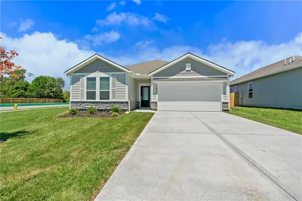4012 NE Apple Grove Drive, Lee's Summit, MO 64064