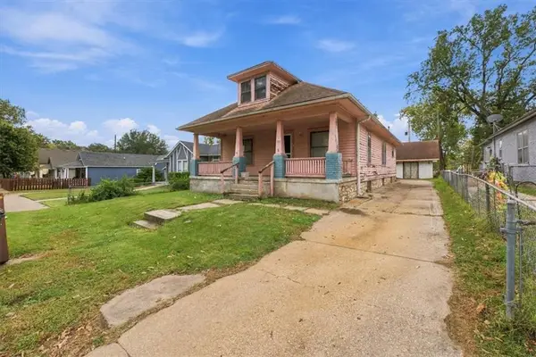 925 Pottawatomie Street, Leavenworth, KS 66048