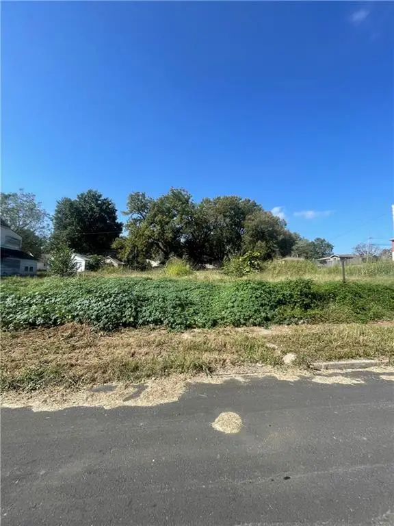 1647 Bristol Avenue, Kansas City, MO 64126 - #1