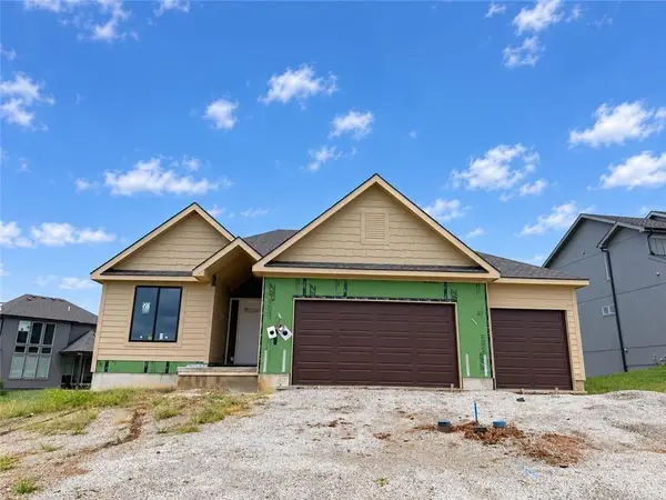 917 Twisted Oak Road, Greenwood, MO 64034