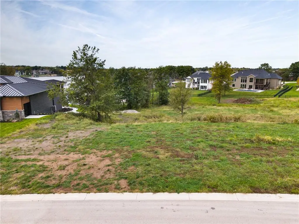18 Tomahawk Circle, Lees Summit, MO 64081 - #1