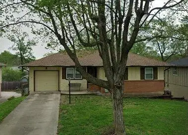 8207 Kenwood Avenue, Kansas City, MO 64131
