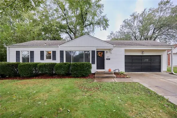 8824 Summit Street, Kansas City, MO 64114