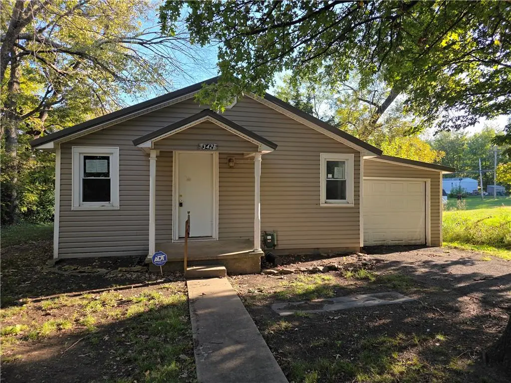 342 E 6th Avenue, Garnett, KS 66032 - #1
