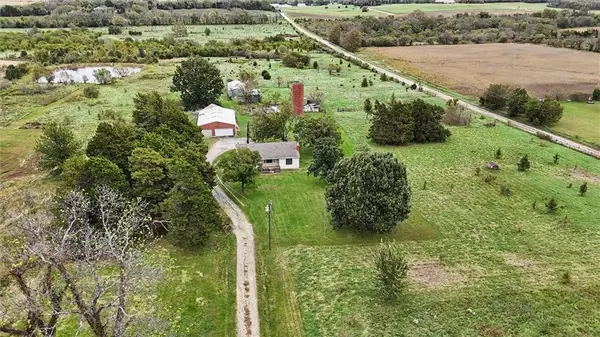 794 E 1650 Road, Baldwin City, KS 66006