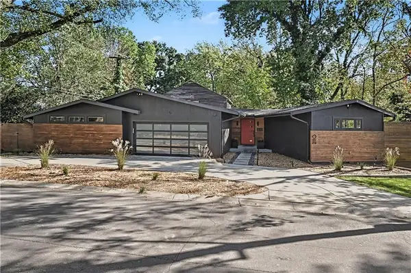 2110 W 71st Terrace, Prairie Village, KS 66208