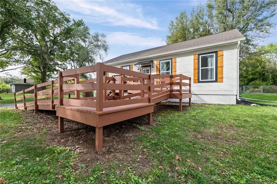24431 139th Street, Leavenworth, KS 66048 - #3