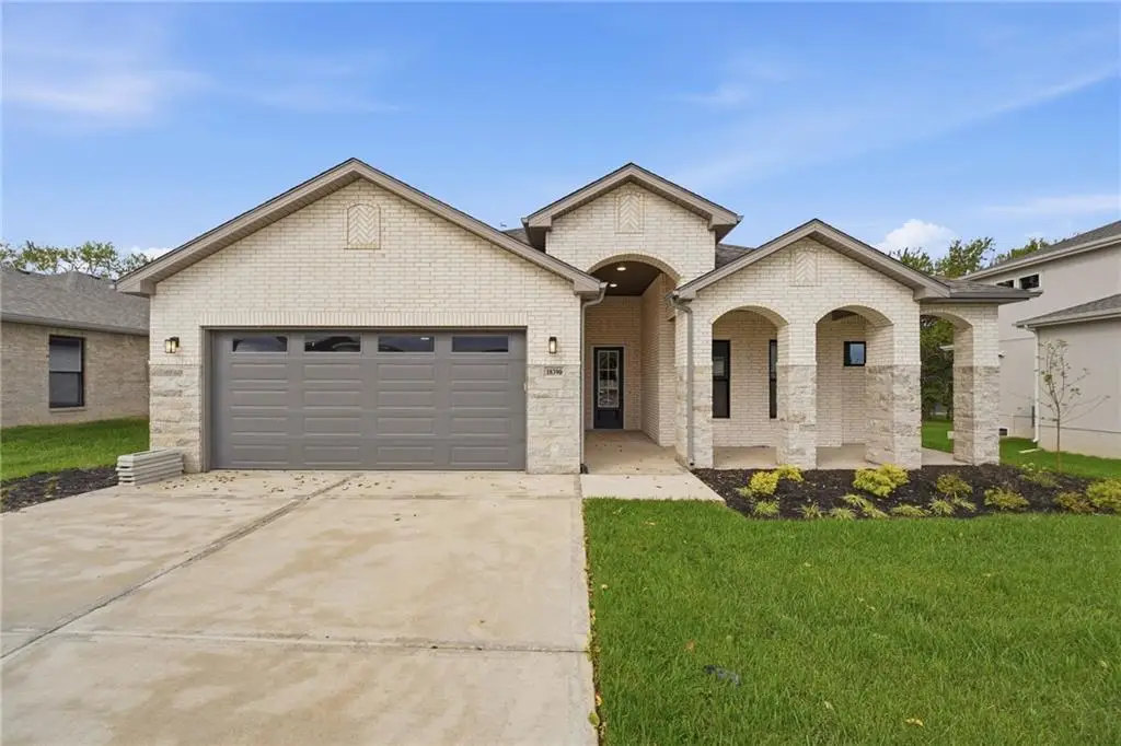 18390 W 195th Street, Spring Hill, KS 66083 - #1