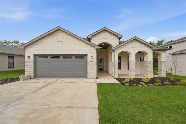 18390 W 195th Street, Spring Hill, KS 66083