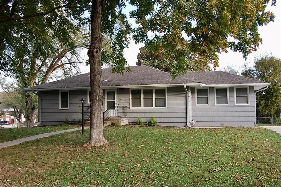 412 Logan Street, Leavenworth, KS 66048 - #2