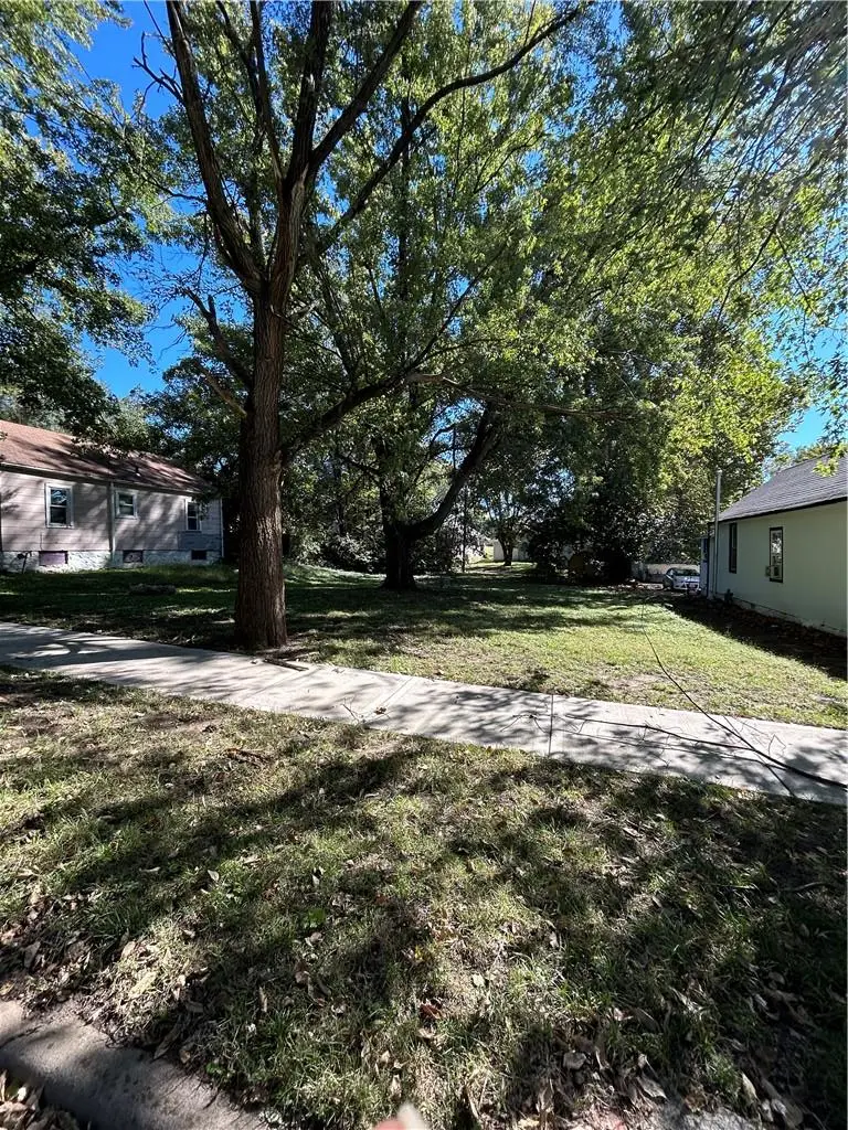 521 & 525 Dakota Street, Leavenworth, KS 66048 - #1