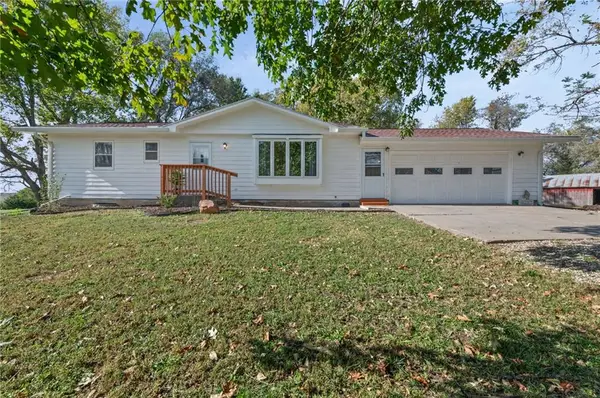 9784 Half Mound Road, Valley Falls, KS 66088