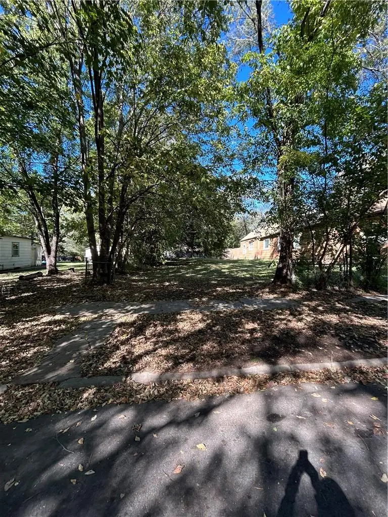 512 Dakota Street, Leavenworth, KS 66048 - #2