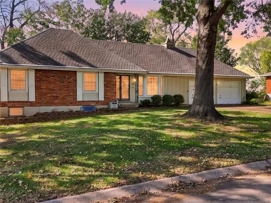 4722 Hedges Avenue, Kansas City, MO 64133 - #2
