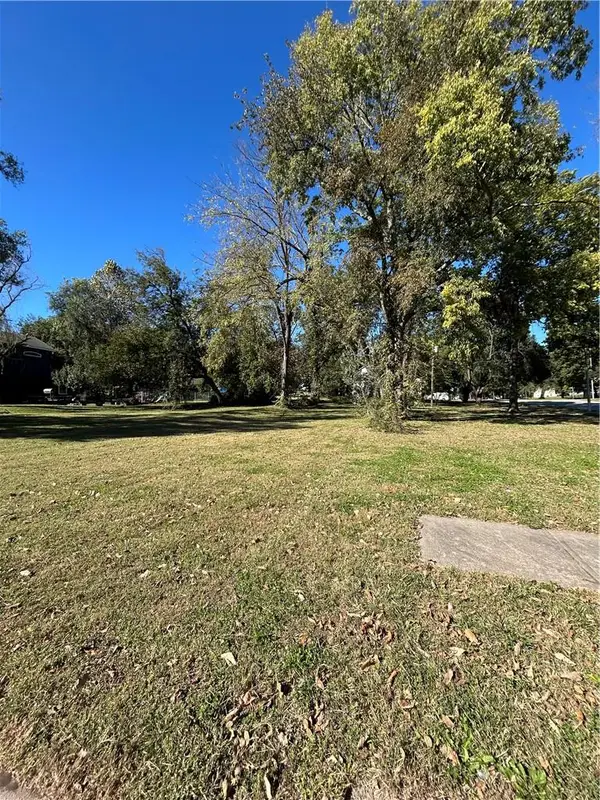 410 Pottawatomie Street, Leavenworth, KS 66048
