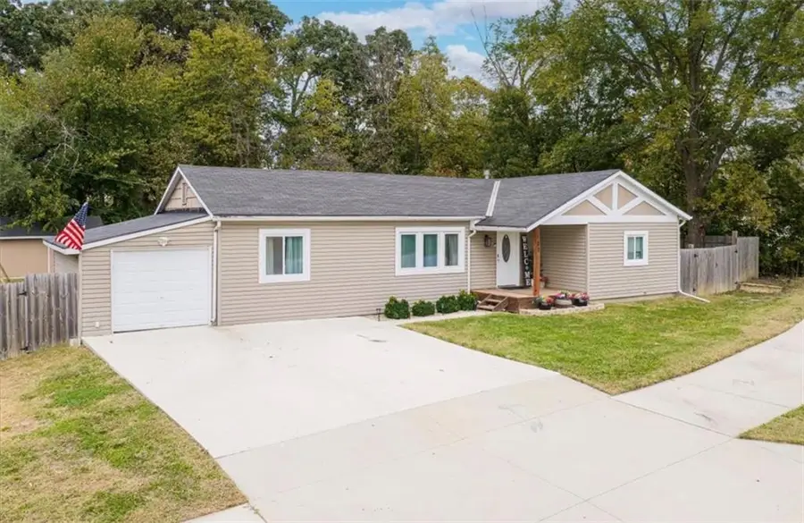 102 W Kansas Avenue, Lansing, KS 66048 - #3