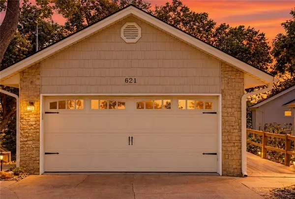 621 NW North Shore Drive, Lake Waukomis, MO 64151